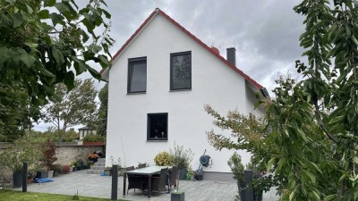 Modernes Haus in ruhiger Lage
