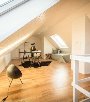 Modernisierte Altbau 
 Maisonett Wohnung mit ausgebautem Dachgeschoss +Einbauküche