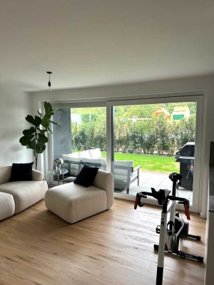Moderne 3,5-Zimmer-Neubauwohnung (KfW 55) mit Terrasse und Garten