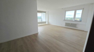 Aussichtslage vom 12.Stock, neu renovierte 4,5 Zimmer Wohnung