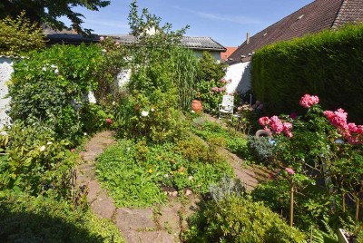 Sarstedt: 3 Parteienhaus mit 2 Wohneinheiten  in schmuckem Fachwerkhaus