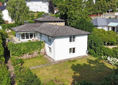 Bauhaus Villa in prominenter Lage – Architekturgeschichte am Schlossberg von Dillenburg