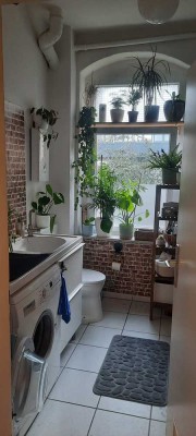 Ab 15.06. (!) Altbauwohnung mit Einbauküche und Badewanne