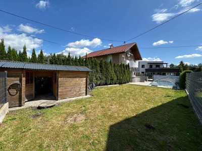 SONNIGER GARTEN MIT POOL FÜR DIE GANZE FAMILIE