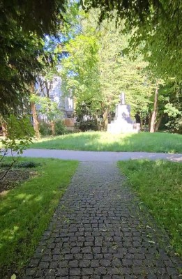 Von Privat -zentrales Wohnen mitten im Grünen - Zweifamilienhaus