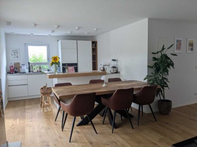 Neuwertige 3,5-Zimmer-EG-Wohnung mit Terrasse, Garten und EBK in Tamm