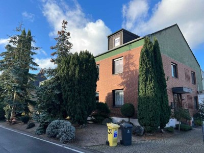 Vermieten renovierte 2,5 Dachgeschosswohnung Zweckel, gestrichen