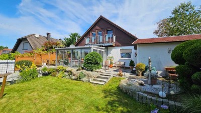 Gemütliches Einfamilienhaus mit Doppel-Carport u. Wintergarten in ruhiger Lage von Burscheid-Hilgen