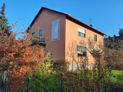 Freistehendes Haus mit großem Garten in ruhiger Lage