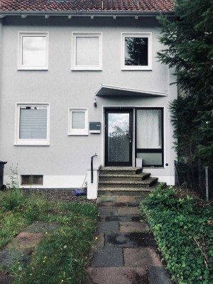 Renoviertes Reihenhaus mit Garten und Garage