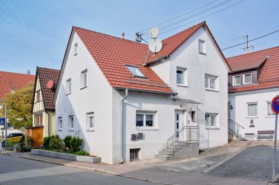 Modernisiertes Zweifamilienhaus in Remshalden ++