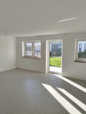 großzügige 3-Zimmer-Gartenwohnung, Barriere-reduziert, Aufzug, Erstbezug