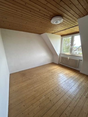 Schöne 2-Zimmer-DG-Wohnung in ruhiger Lage, Nähe FH