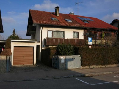 Sehr ruhige, helle 3,5-Zi-EG-Wohnung mit sep. Küche, 2 Terrassen und eigenen Gartenanteil