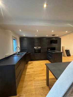 Erstbezug nach Sanierung mit EBK: ansprechende 4,5-Zimmer-Wohnung auf 2 Etagen in Stuttgart