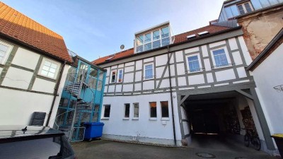 Mehrfamilienhaus mit 4 Gewerbeeinheiten, 3 Wohneinheiten, 1 Garage und 3 Stellplätze