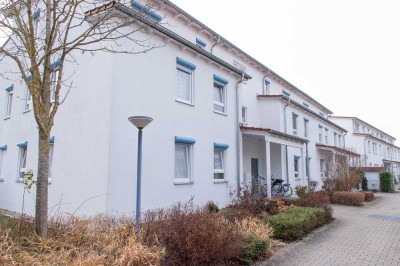 Helle, neuwertige 3-Zimmer-Wohnung mit Balkon und Einbauküche in ruhiger Lage