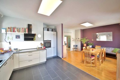 Großzügige 4-Zimmer-Wohnung mit 3 Balkonen, Garage und moderner Ausstattung in zentraler Stadtlage
