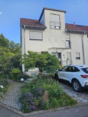 Geräumige Doppelhaushälfte direkt am Waldrand in Ettlingenweier