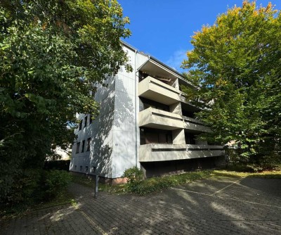 Zentral, solide, sofort verfügbar – Balkonwohnung mit Stellplatz & Tageslichtbad