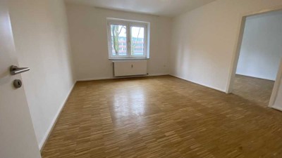 Renovierte, helle 2,5-Zimmer-Wohnung mit Einbauküche im 1. OG nahe Centro Oberhausen