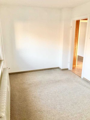 Helle 4-Zimmer Wohnung mit Balkon in Duisburg-Bergheim