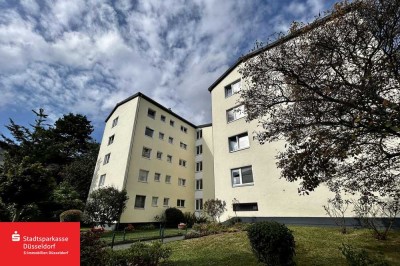 Familienfreundliche 4-Zimmer-Wohnung mit Balkon in Rath