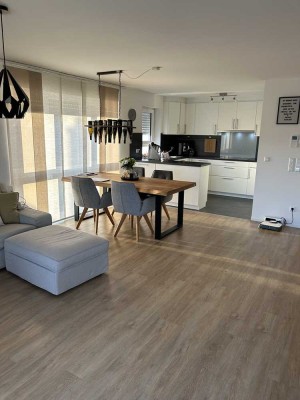 Attraktive und neuwertige 3-Zimmer-Wohnung mit geh. Innenausstattung mit EBK und Balkon in Güglingen