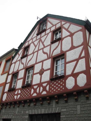 Schmuckstück an der Mosel - wer setzt sich hier ein Denkmal ?