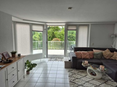 Lichtdurchflutete, großzügige 3,5 Zi mit großer Dachterrasse in MG –Hardt, Citynähe, top renoviert,