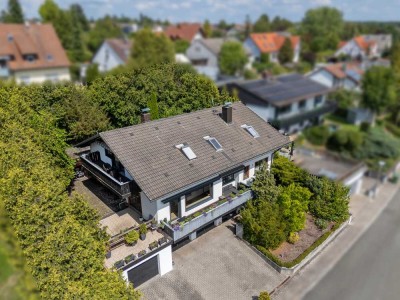 Freistehendes Einfamilienhaus mit 3 XXL-Garagen -  Viel Platz in ruhiger Lage