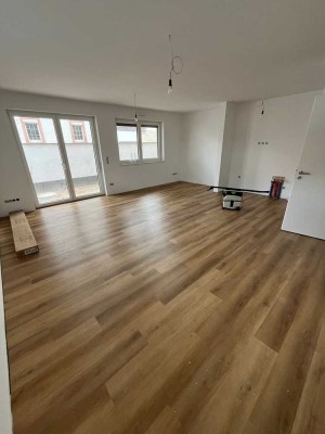 Erstbezug nach Sanierung: stilvolle 3,5-Zimmer-Terrassenwohnung mit Balkon in Bad