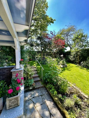 Einziehen & Wohlfühlen: Traumhafte Doppelhaushälfte mit Gartenparadies in Südlage!