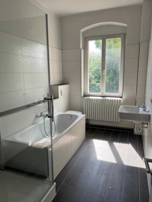BALKON + VOLLBAD + GRUNDRISS