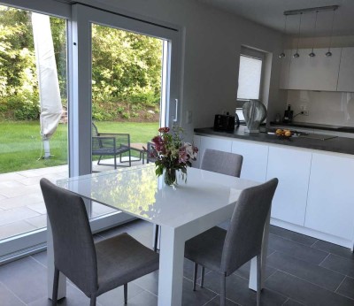 Geschmackvolle, neuwertige 3-Raum-Wohnung mit geh. Innenausstattung, Terrasse Südausrichtung, EBK