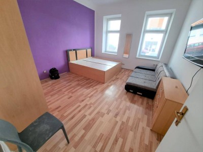 ++ In der Nähe der U3 und S-Bahn + Helle 1-Zimmer Wohnung ++