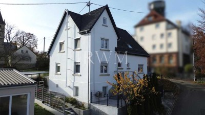 Modernisiertes Zweifamilienhaus mit potentieller Einliegerwohnung