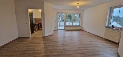 Erstbezug nach Komplettrenovierung! 2-Zimmer-Wohnung mit EBK, Balkon und Garage in Dortmund Schüren