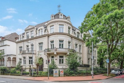 Wohnen mit Geschichte und Stil in einer luxuriösen Gründerzeitvilla von  Otto Lüer