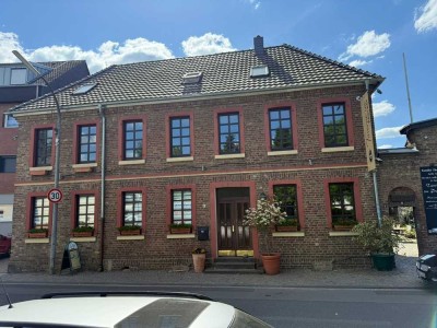 Denkmalgeschütztes Haus in Köln - Auweiler