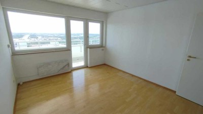 Wohnen mit Aussicht: Gepflegte 3-Zimmer-Wohnung hoch über den Dächern der Stadt