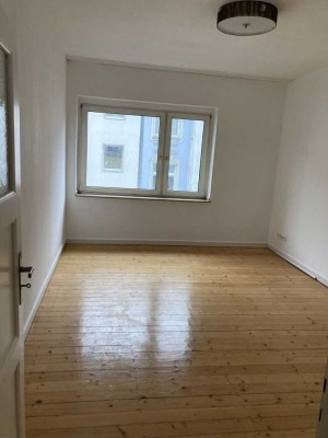 Schön geschnittene Zweizimmerwohnung mit Wohnküche im Herzen von Pempelfort