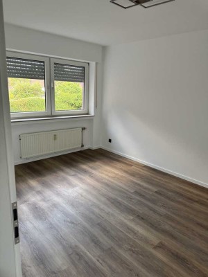 1 Zimmer in einer frisch renovierten WG 2-Zimmer-Wohnung