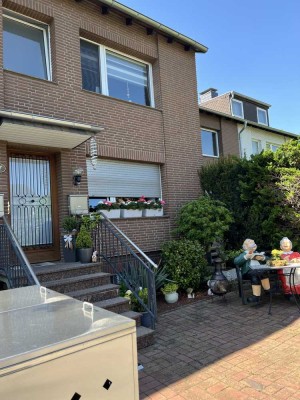Geräumiges Ein- oder Zweifamilien Reihenmittelhaus