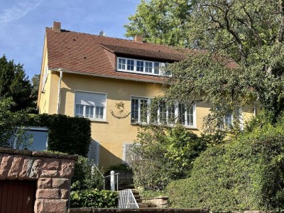 Stilvolle Villa mit ca. 1.180 m² Park, ELW, Pool in Bestlage, Stuttgart,  Nähe Geroksruhe