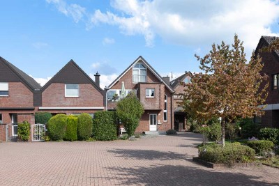 Nur 3 Wohneinheiten! Sofort frei! Schicke Maisonette-ETW im 1. OG mit Loggia + Garage nahe Ortskern