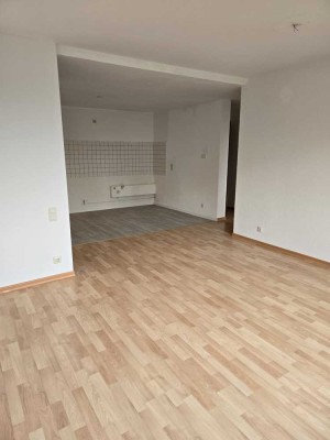 Schöne 2,5-Zimmer-Wohnung in Eisingen, frisch renoviert, Garage möglich, Haustiere erlaubt, Gäste-WC