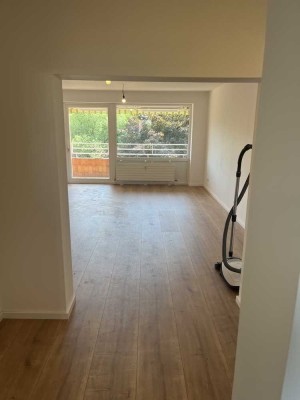 Erstbezug nach Sanierung: exklusive 4-Zimmer-Wohnung mit Einbauküche und Balkon in Seevetal
