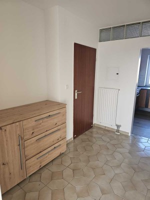 Renovierte, möblierte 4-Zimmer-Wohnung