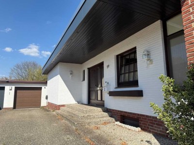 Exklusiver Einfamilienhaus - Bungalow mit Atelier, Atrium, Wintergarten und Keller
unmittelbar am F